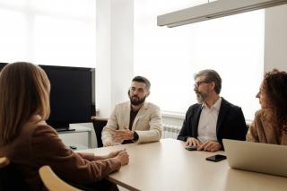 Relations interpersonnelles au travail, ce qui les fait tenir