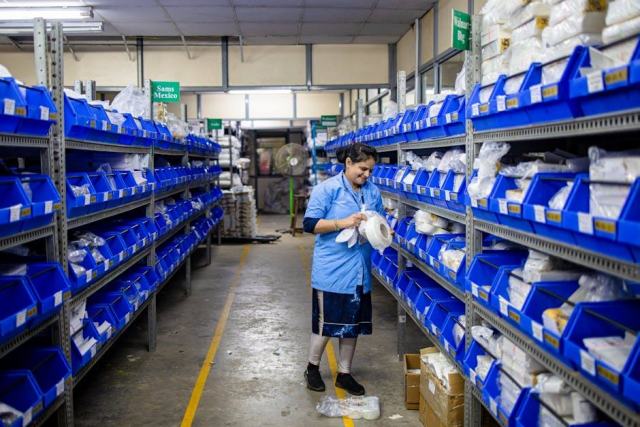 Logistique entrepôt : structurer les zones, les flux et les indicateurs